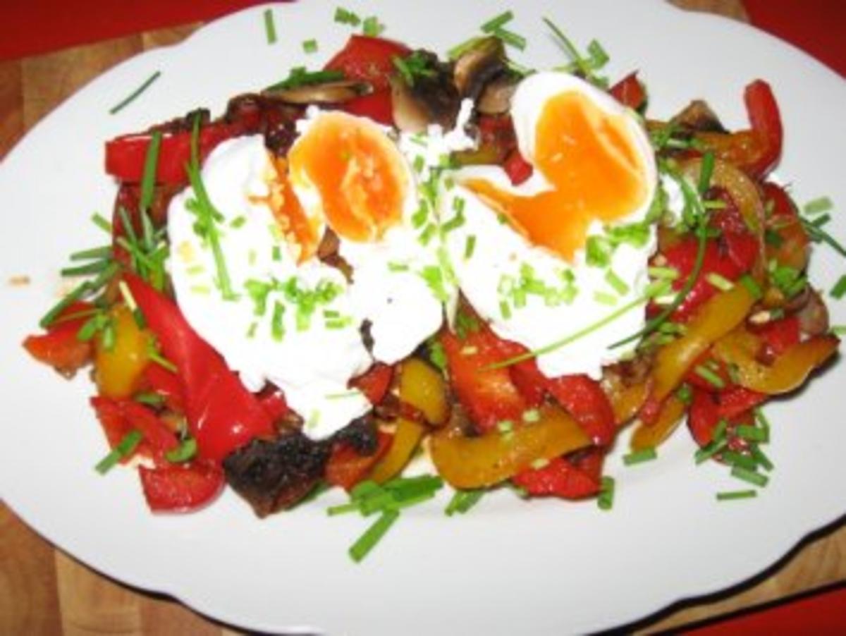 Bilder für Buntes Gemüse auf Steinofenbrot+ pochierte Eier - Rezept