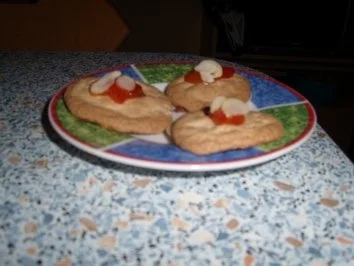 Kokosmakronen mit Hagebuttenmarmelade - Rezept - Bild Nr. 2