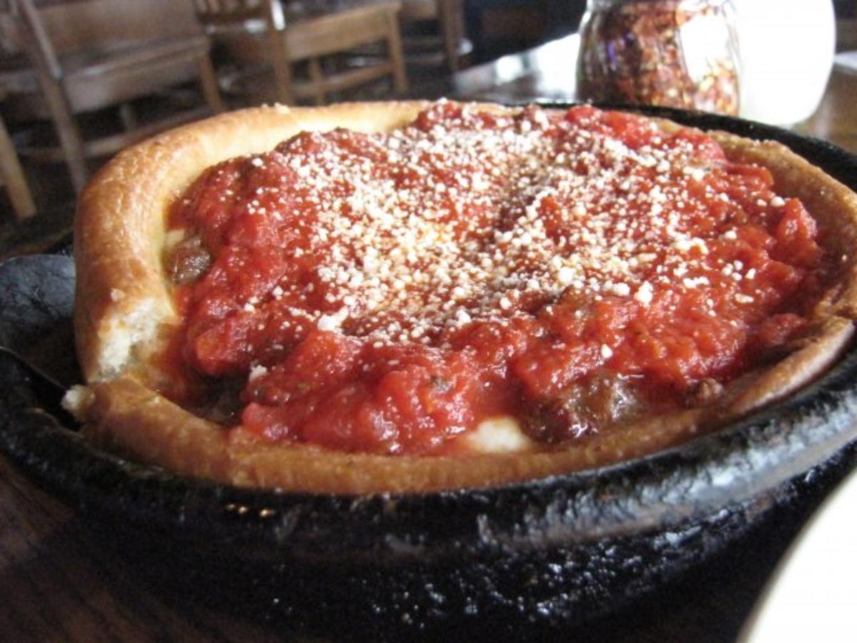 Bilder für Chicago Style Deep Dish Pizza -Chicagoans sind sehr stolz auf den tiefen Topf Pizza-die haben den erfunden - Rezept