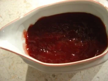 Rotweinsauce zum Weinachts-Auflauf - Rezept