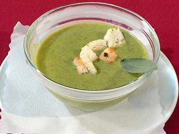 Rezept: Geeistes Basilikum-Sauermilch-Süppchen Geeistes Basilikum-Sauermilch-Süppchen - Rezept