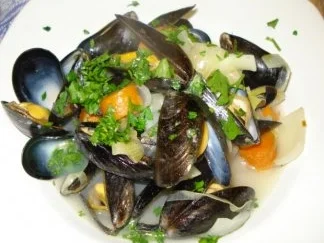 Miesmuscheln in Weißweinsud - Rezept