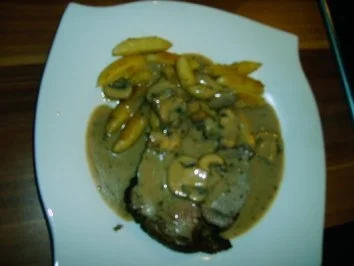 Kalbsrollbraten mit Champignon-Kräutersauce - Rezept