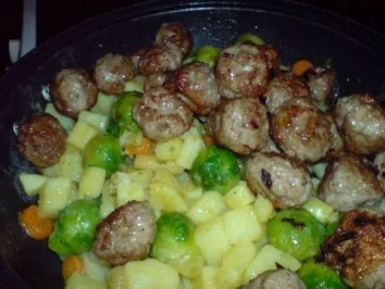 Herbstgemüseauflauf mit Hackbällchen nach dem "Frühlingsgemüse mit Hackbällchen-Auflauf" von romantica - Rezept - Bild Nr. 11