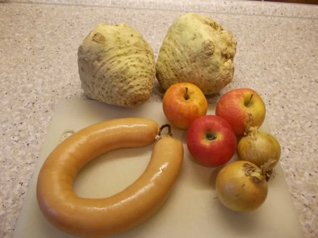 Rezept: Sellerie-Apfel-Salat mit Fleischwurst Bild Nr. 2 Sellerie-Apfel-Salat mit Fleischwurst - Rezept - Bild Nr. 2