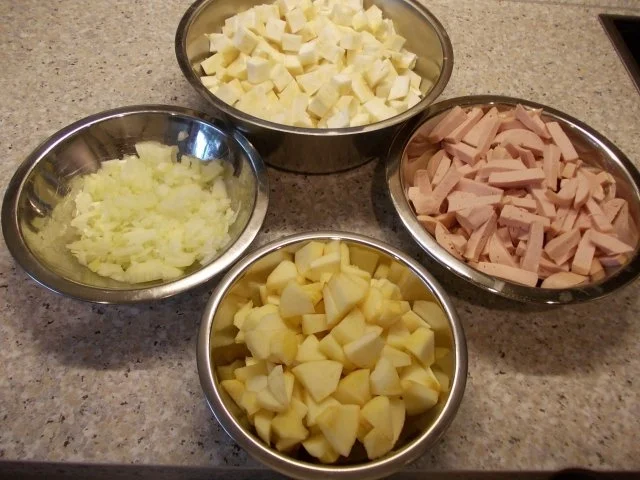 Rezept: Sellerie-Apfel-Salat mit Fleischwurst Bild Nr. 3 Sellerie-Apfel-Salat mit Fleischwurst - Rezept - Bild Nr. 3