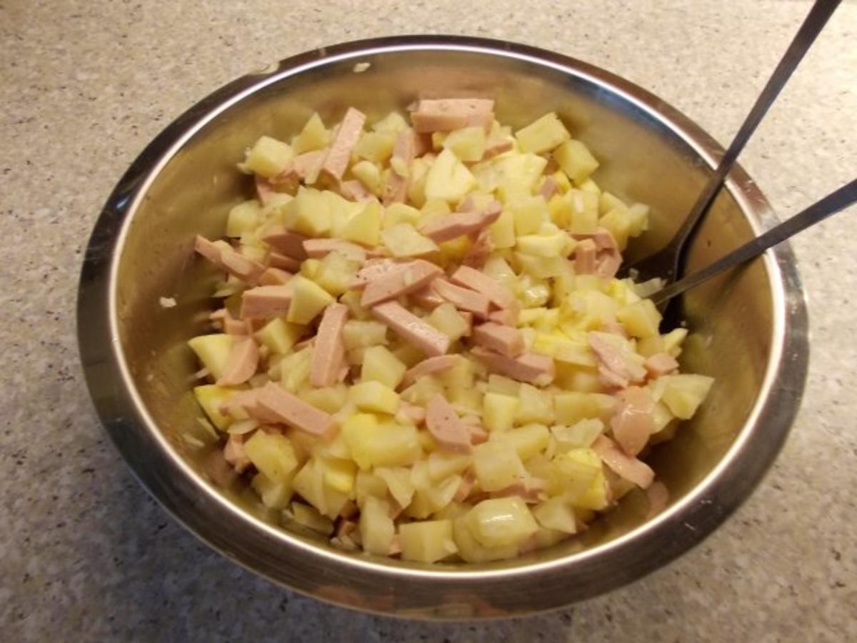 Sellerie-Apfel-Salat mit Fleischwurst - Rezept - Bild Nr. 4