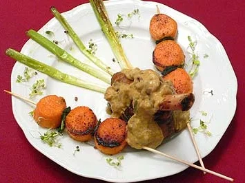 Rezept: Lammstelze vom Blackface-Lamm auf Frühlingslauch mit Süßkartoffelspießen Lammstelze vom Blackface-Lamm auf Frühlingslauch mit Süßkartoffelspießen - Rezept