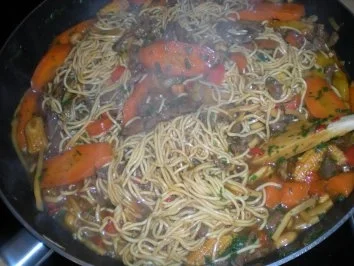 EXOTISCHES- "Gebratene Thai- Nudeln" - Rezept - Bild Nr. 3