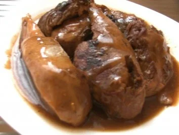 Rezept: Geschmorte Putenkeulchen in Hagebuttenkruste Geschmorte Putenkeulchen in Hagebuttenkruste - Rezept