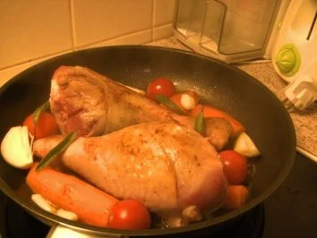 Rezept: Geschmorte Putenkeulchen in Hagebuttenkruste Bild Nr. 2 Geschmorte Putenkeulchen in Hagebuttenkruste - Rezept - Bild Nr. 2