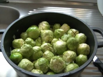 Rezept: Geschmorte Putenkeulchen in Hagebuttenkruste Bild Nr. 4 Geschmorte Putenkeulchen in Hagebuttenkruste - Rezept - Bild Nr. 4