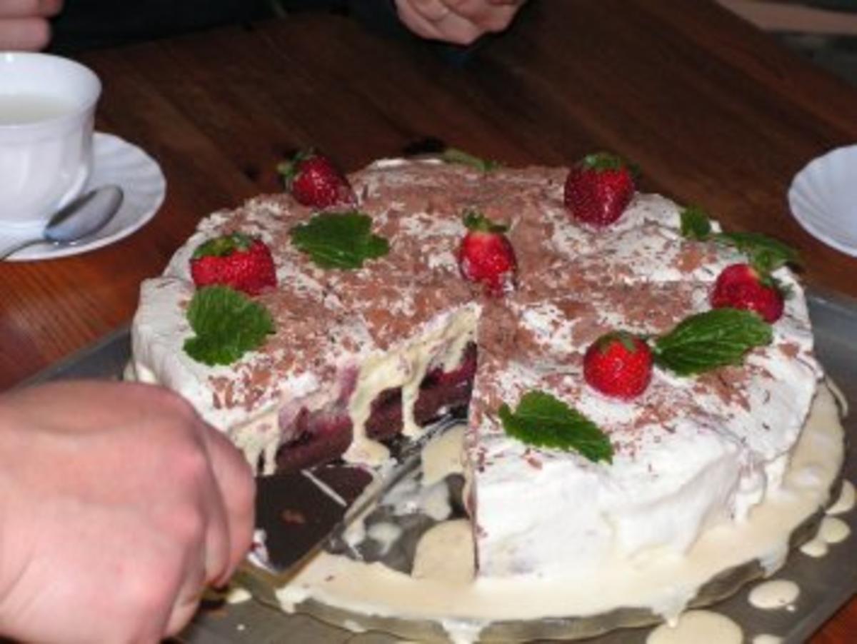 Bilder für Erdbeer-Vanille-Eistorte - Rezept