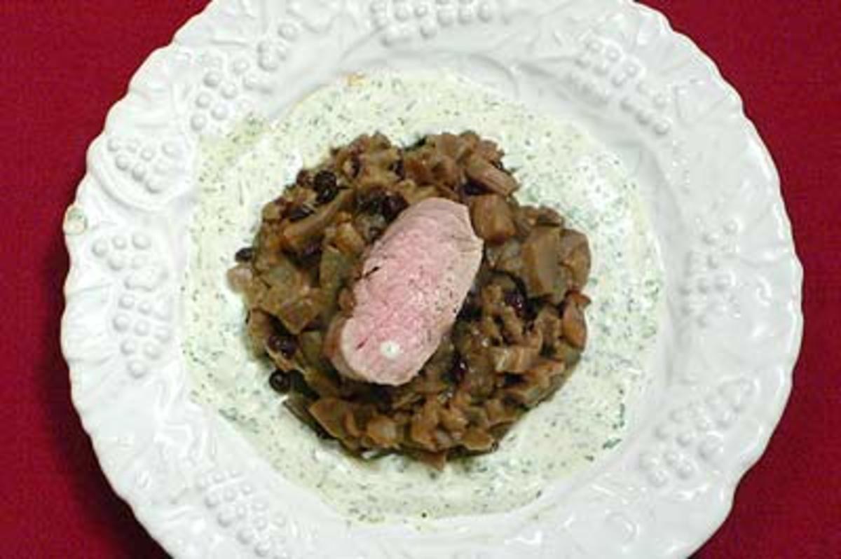 Schweinefilet auf Auberginen-Kaviar-Mousse und Chavignol-Rahmsoße - Rezept