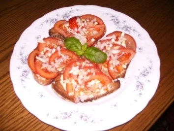 Geröstetes Bauernbrot mit Knoblauch-Tomate - Rezept