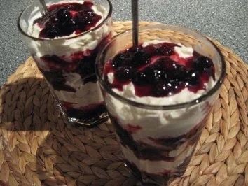 Spekulatius-Créme mit warmen Heidelbeeren - Rezept