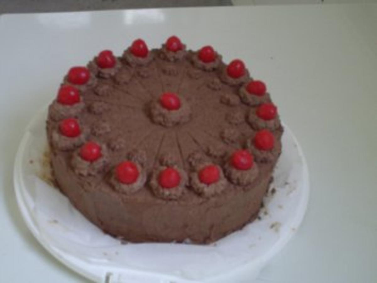 Torten: Schokoladentorte mit Amarenakirschen - Rezept