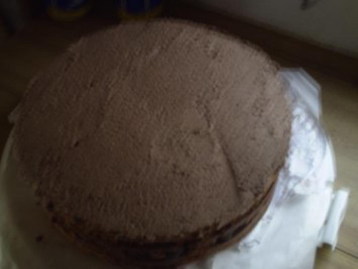 Torten: Schokoladentorte mit Amarenakirschen - Rezept - Bild Nr. 3