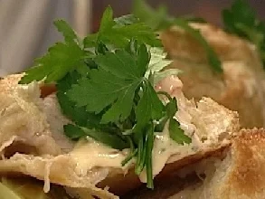 Schweinefilet in Blätterteig an Wirsingpäckchen mit Sauce Choron - Rezept