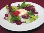 Ziegenkäse mild gebacken mit Tomatenkonfitüre - Rezept