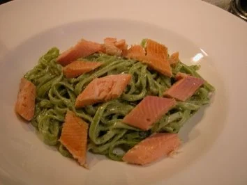 Rezept: Pasta- Grüne Bandnudeln mit geräucherter Forelle Pasta- Grüne Bandnudeln mit geräucherter Forelle - Rezept