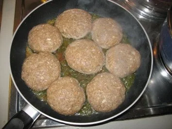 Rezept: Hackfleischklopse mit Mischgemüse und Salzkartoffeln Bild Nr. 2 Hackfleischklopse mit Mischgemüse und Salzkartoffeln - Rezept - Bild Nr. 2