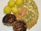 Hackfleischklopse mit Mischgemüse und Salzkartoffeln - Rezept