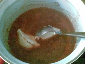 Rote Riesentortelloni mit Tomaten-Käse-Sauce - Rezept - Bild Nr. 5