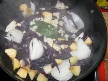 Rezept: Rotkraut - Blaukraut Eintopf mit Dorrfleisch Bild Nr. 4 Rotkraut - Blaukraut Eintopf mit Dorrfleisch - Rezept - Bild Nr. 4