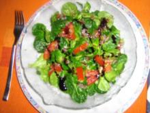 Feldsalat mt einem mediteranen Dressing - Rezept