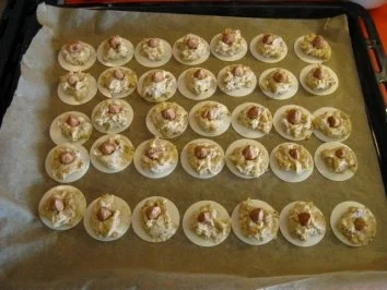 Rezept: Haselnusshäufchen (Macronen) Bild Nr. 5 Haselnusshäufchen (Macronen) - Rezept - Bild Nr. 5