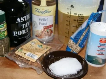 Rezept: Klare Steinpilzbrühe Bild Nr. 2 Klare Steinpilzbrühe - Rezept - Bild Nr. 2