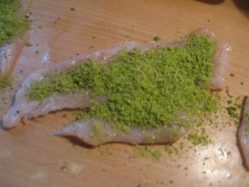 Rezept: Geflügelröllchen mit Pistazien- und Käsefüllung Bild Nr. 4 Geflügelröllchen mit Pistazien- und Käsefüllung - Rezept - Bild Nr. 4