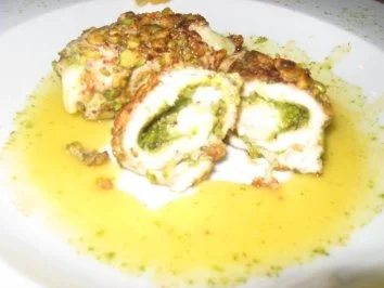 Rezept: Geflügelröllchen mit Pistazien- und Käsefüllung Bild Nr. 8 Geflügelröllchen mit Pistazien- und Käsefüllung - Rezept - Bild Nr. 8