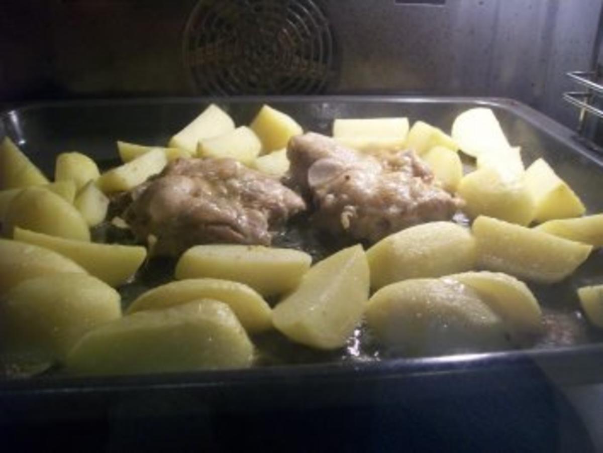 Kartoffeln und Hähnchen aus dem Ofen - Rezept - Bild Nr. 3