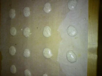 Rezept: Mandelmakronen mit Nougat Bild Nr. 2 Mandelmakronen mit Nougat - Rezept - Bild Nr. 2