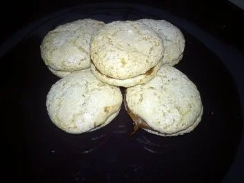 Rezept: Mandelmakronen mit Nougat Mandelmakronen mit Nougat - Rezept