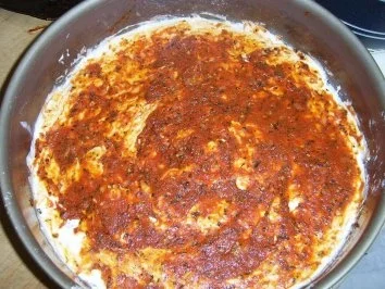 Schinkenpizza mit Zwiebel und Paprikaoliven - Rezept - Bild Nr. 6