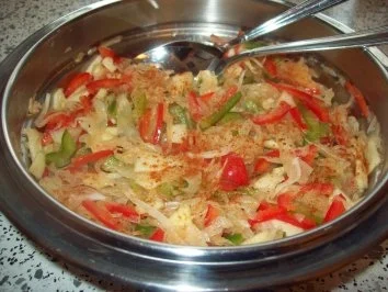 Rezept: Sauerkrautsalat mit Paprika und Apfel Sauerkrautsalat mit Paprika und Apfel - Rezept