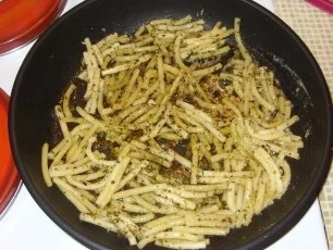 Scharfgebratene Nudeln mit Würstchen - Rezept - Bild Nr. 2