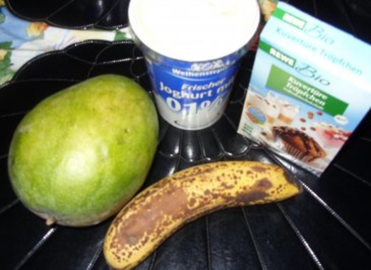 Joghurt mit Mangopüree und Mango-Bananenkugeln und ein Hauch von Schokolade - Rezept - Bild Nr. 2