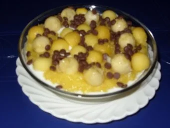 Rezept: Joghurt mit Mangopüree und Mango-Bananenkugeln und ein Hauch von Schokolade Bild Nr. 7 Joghurt mit Mangopüree und Mango-Bananenkugeln und ein Hauch von Schokolade - Rezept - Bild Nr. 7