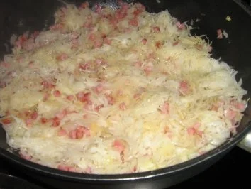Rezept: Kraut-Schupfnudeln mit Speck und Schinken Bild Nr. 4 Kraut-Schupfnudeln mit Speck und Schinken - Rezept - Bild Nr. 4