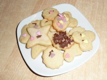 Rezept: Ausstech - Butterplätzchen Bild Nr. 2 Ausstech - Butterplätzchen - Rezept - Bild Nr. 2