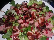 Festlicher Salat von Entenbrust mit Johannisbeeren und Feldsalat - Rezept