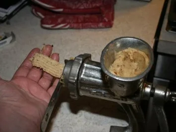 Spritzgebäck mit Haselnüssen - Rezept - Bild Nr. 2