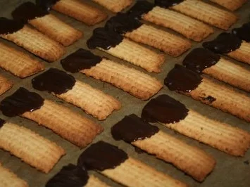 Spritzgebäck mit Haselnüssen - Rezept - Bild Nr. 7