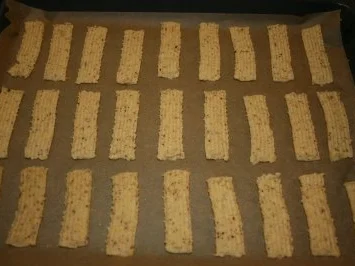 Spritzgebäck mit Haselnüssen - Rezept - Bild Nr. 4