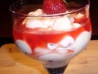 Rezept: Marinierte Erdbeeren mit Sahnequark Marinierte Erdbeeren mit Sahnequark - Rezept