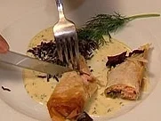 Rezept: Lachs im Strudelteig an Dill-Sahne-Soße und Wildreis Lachs im Strudelteig an Dill-Sahne-Soße und Wildreis - Rezept